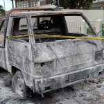 Mobil pikap yang terbakar di Jalan Ahmad Yani – Surya Papua/Yulianus Bwariat