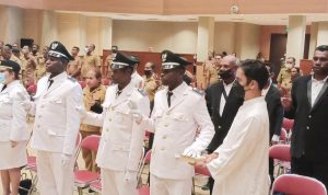 Pelantikan kepala distrik dan sejumlah kepala seksi serta kepala kampung di auditorium Kantor Bupati Merauke tadi pagi – Surya Papua/Frans Kobun