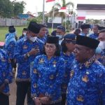 Bupati Merauke, Romanus Mbaraka ketika sedang bersama sejumlah pejabat – Surya Papua/Frans Kobun