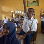 Antusias siswa-siswi SMPN Satu Atap Camp 19, Distrik Jair, Kabupaten Boven Digoel saat mengikuti kegiatan – Surya Papua/IST