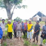 Bupati Merauke, Romanus Mbaraka sedang dialog bersama masyarakat SP-3, Distrik Tanah Miring yang adalah warga Nusa Tenggara Timur - Surya Papua/IST
