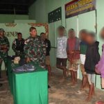 Para pelajar yang diciduk Satgas pamtas RI-PNG karena membawa ganja – Surya Papua/IST