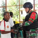 kombut--- Pembagian sembako kepada masyarakat di Kampung Kombut, Kabupaten Boven Digoel – Surya Papua/IST