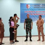 Kepala Dispora Kabupaten Merauke, Mike Walinaulik sedang membuka LKTD yang diikuti 50 pelajar – Surya Papua/IST