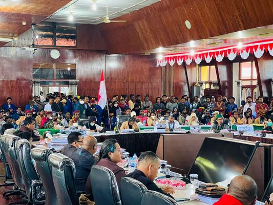 Rapat dengar pendapat dengan perwakilan mahasiswa dan DPRD Merauke – Surya Papua/IST
