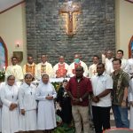 Foto bersama Bupati Merauke, Romanus Mbaraka bersama para pastor dan suster-suster ALMA – Surya Papua/Frans Kobun