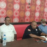 LMA Kabupaten Meerauke sedang memberikan keterangan pers kepada sejumlah wartawan – Surya Papua/Frans Kobun
