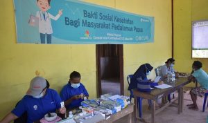 Pelayanan kesehatan yang dilakukan kepada masyarakat di pedalaman Papua – Surya Papua/IST