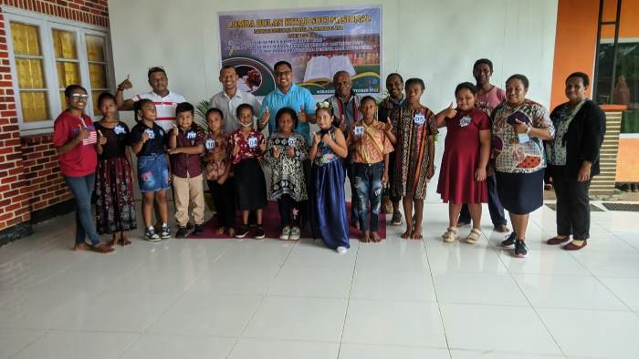 Foto bersama anak-anak dari stasi-stasi yang mengikuti lomba – Surya Papua/IST