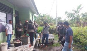 Operasi penggerebekan minuman local di salah satu rumah di Jalan Veteran – Surya Papua/IST