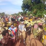 Masyarakat di Kampung Wambi, Distrik Okaba saat mengarak Romanus Mbaraka ketika sedang melakukan kampanye 2020 silam – Surya Papua/Frans Kobun