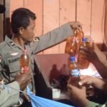Minuman jenis sopi yang diamankan Polri dan TNI di rumah salah seorang warga di Kampung Woner – Surya Papua/IST