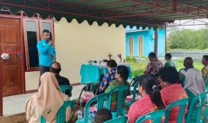 Kepala Distrik Merauke, Arnold Rudolf sedang berikan sambutan – Surya Papua/IST