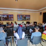 Bupati Merauke, Romanus Mbaraka ketika melakukan pertemuan bersama para pelaku usaha – Surya Papua/Ichal Ukat