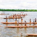 Puluhan perahu tradisional akan manuver di sungai Asewt – Surya Papua/Yulianus Bwariat