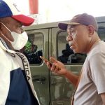 Bupati Merauke, Romanus Mbaraka sedang diwawancarai di VIP Rom Bandara Mopah – Surya Papua/ Frans Kobun