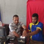 Salah seorang warga binaan sedang melakukan perekaman e-KTP beberapa hari lalu di Lapas Merauke – Surya Papua/Frans Kobun