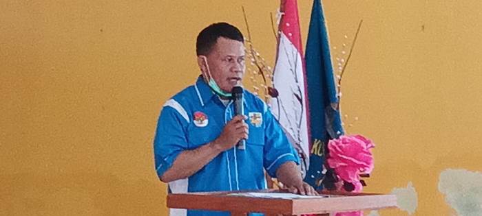 Ketua panitia kegiatan, Krispinus Palobo sedang menyampaikan laporan – Surya Papua/Frans Kobun