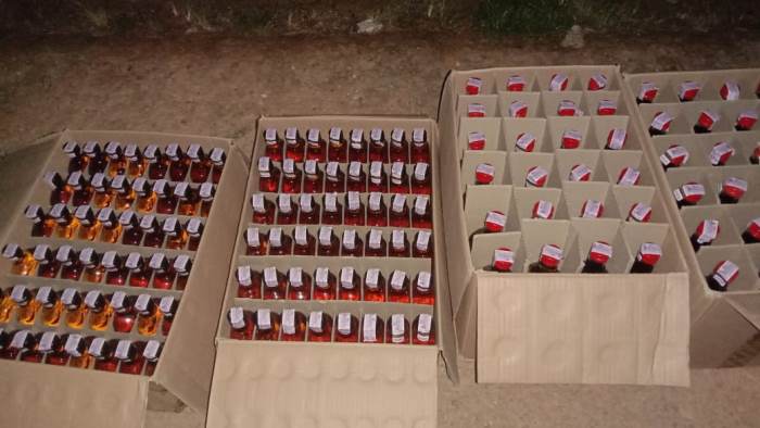Ratusan botol miras berlabel ilegal yang diamankan Satgas pamtas – Surya Papua/IST