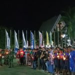 Ratusan lilin yang dinyalahkan atau dibakar di GOR Hiad Sai sebagai bentuk duka cita mendalam atas meninggalnya ratusan orang di Stadion Kanjuruhan Malang – Surya Papua/Yulianus Bwariat