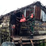 Bantuan sembako yang diserahkan Babinsa kepada keluarga Mama Elina Senggo – Surya Papua/IST