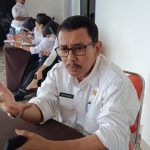 Sekda Merauke, Ruslan Ramli saat memberikan keterangan pers kepada sejumlah wartawan – Surya Papua/Yulianus Bwariat