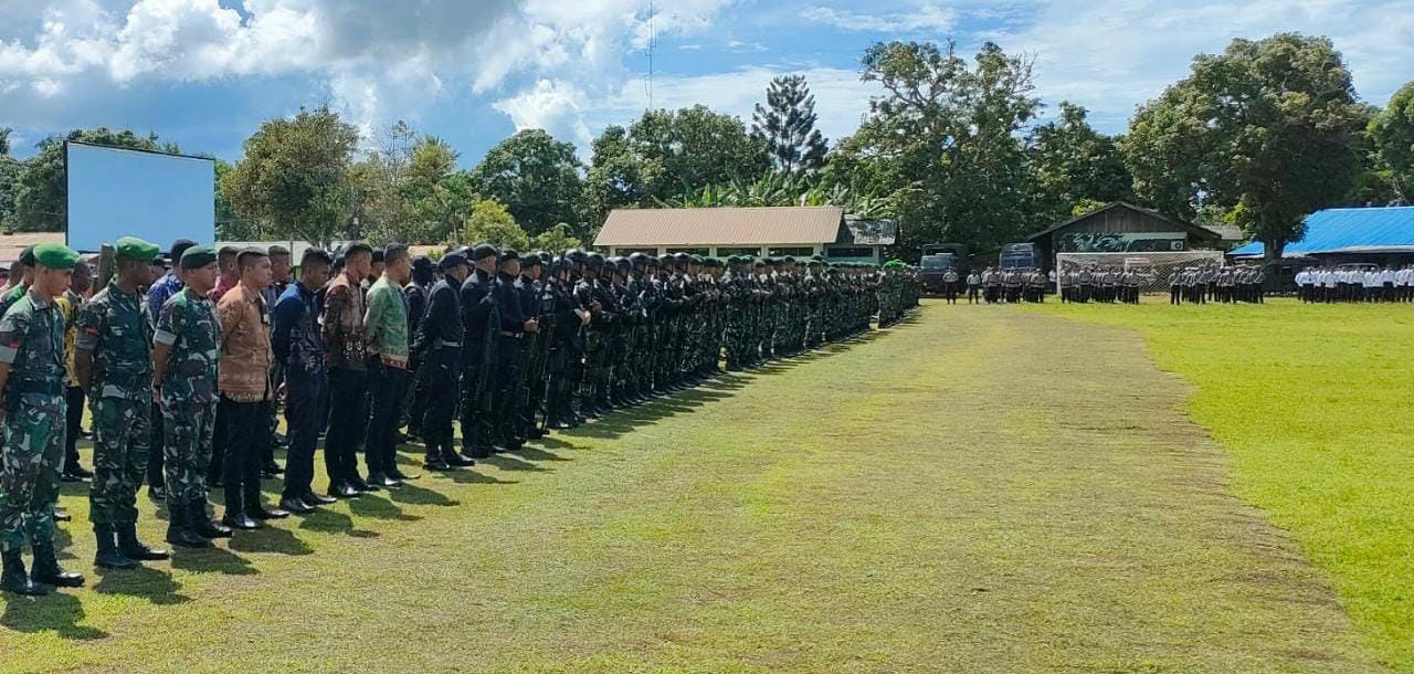 Apel persiapan TNI/Polri menjelang kedatanagan Wapres RI besok sore – Surya Papua/Yulianus Bwariat