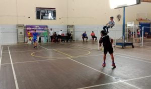 Salah satu cabang olahraga yang dihelat yakni badminton – Surya Papua/Yulianus Bwariat