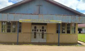 Gereja Katolik Santo Yakobus SP-7, Kampung Hidup Baru, Distrik Tanah Miring, Kabupaten Merauke yang dipalang pemilik ulayat – Surya Papua/IST