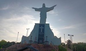 Tampak dari depan Patung Patung Kristus Raja di Pulau Habe, Distrik Okaba – Surya Papua/Frans Kobun