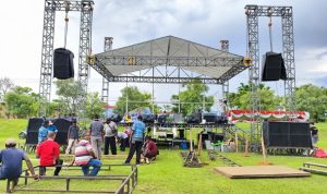 Tenda yang dibangun di Kapsul Waktu untuk persiapan penjemputan Penjabat Gubernur Papua Selatan – Surya Papua/Ichal Ukat