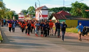 Kegiatan jalan santai dan bersepeda yang berlangsung tadi pagi memperingati HUT Korpri – Surya Papua/Yulianus Bwariat
