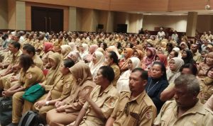 Ratusan kepala sekolah tingkat TK< SD dan SMP yang mengikuti bimtek – Surya Papua/Frans Kobun