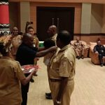 Penyematan tanda peserta kepada tiga kepala sekolah yang mengikuti bimtek – Surya Papua/Frans Kobun