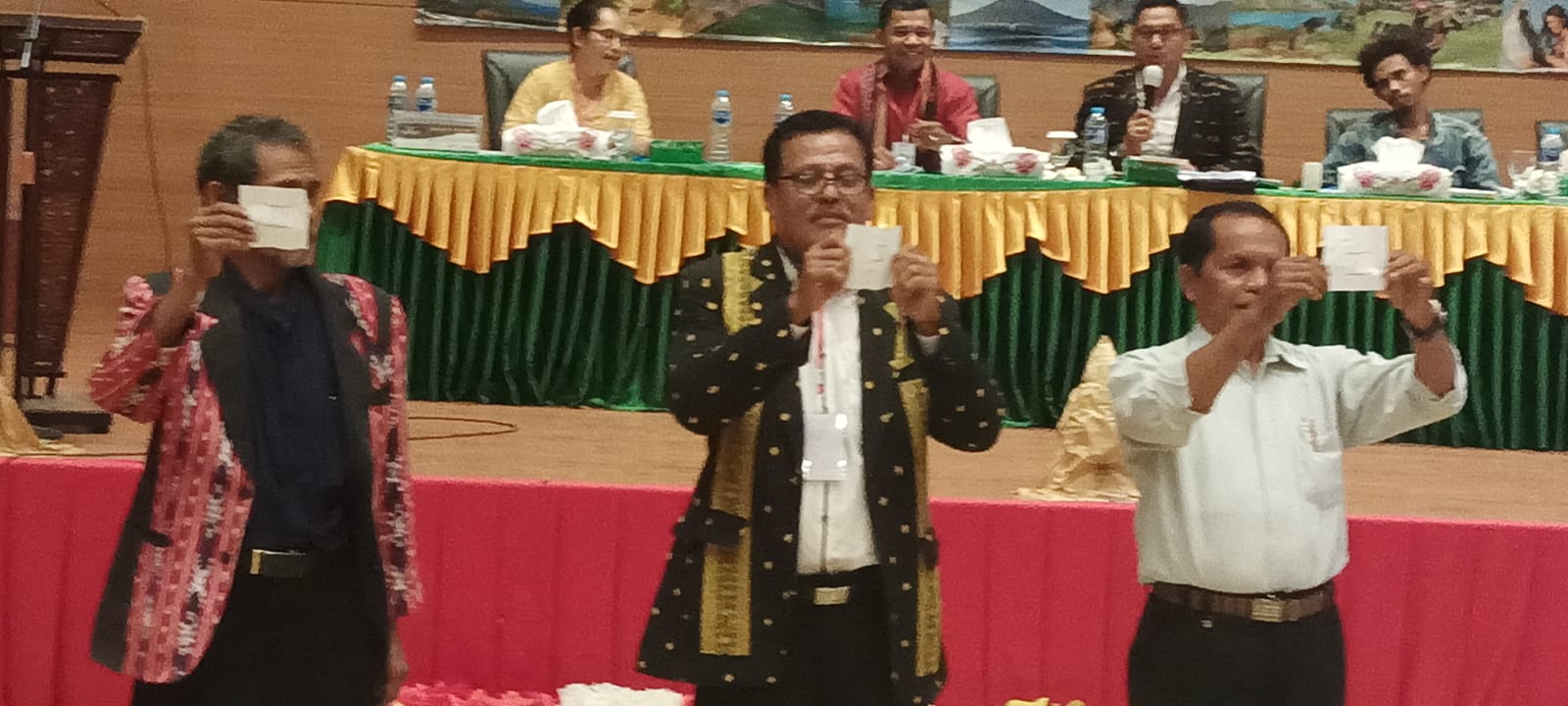 Tiga kandidat yang bertarung dalam pemilihan Ketua IKF Kabupaten Merauke yakni Irenimus A Ottu (kiri), Arnoldus Moda (tengah) dan Paulus Peka Hayon (kanan) – Surya Papua/Frans Kobun