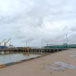 Kapal-kapal sedang berlabuh dan di pelabuhan dan tidak melakukan aktivitas di laut – Surya Papua/Yulianus Bwariat