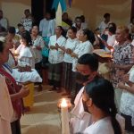 Kanak Yesus yang dibawakan oleh salah seorang ibu perwakilan dari etnis Tanimbar – Surya Papua/Frans Kobun
