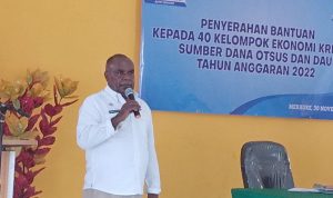 Bupati Merauke, Romanus Mbaraka sedang memberikan sambutan – Surya Papua/Frans Kobun