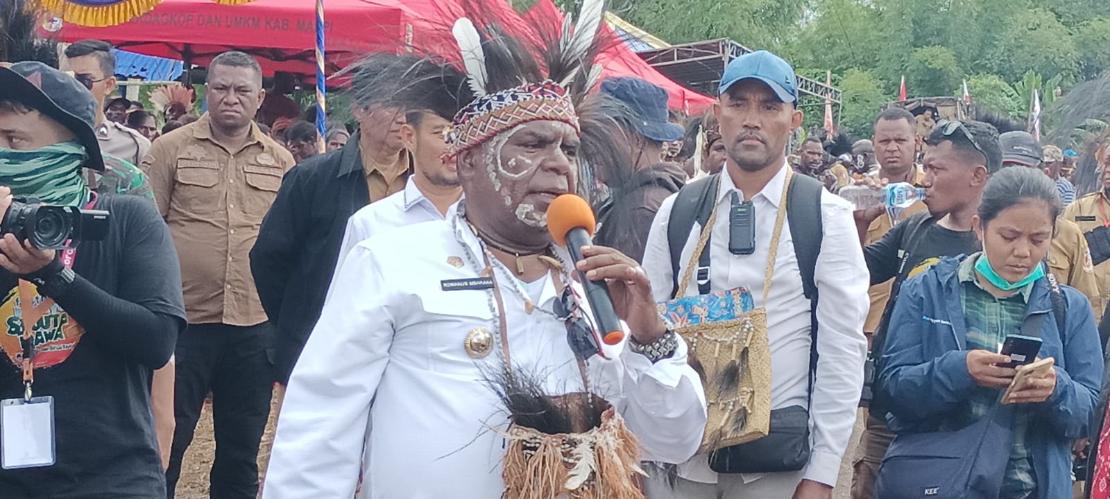 Bupati Merauke, Romanus Mbaraka sedang berikan sambutan – Surya Papua/Frans Kobun