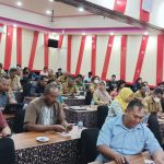 Ratusan kepala sekolah yang mengikuti sosialisasi TIK – Surya Papua/Frans Kobun