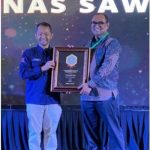 Penerimaan penghargaan dalam ajang Sawit Indonesa Award 2022 oleh Tunas Sawa Erma – Surya Papua/IST
