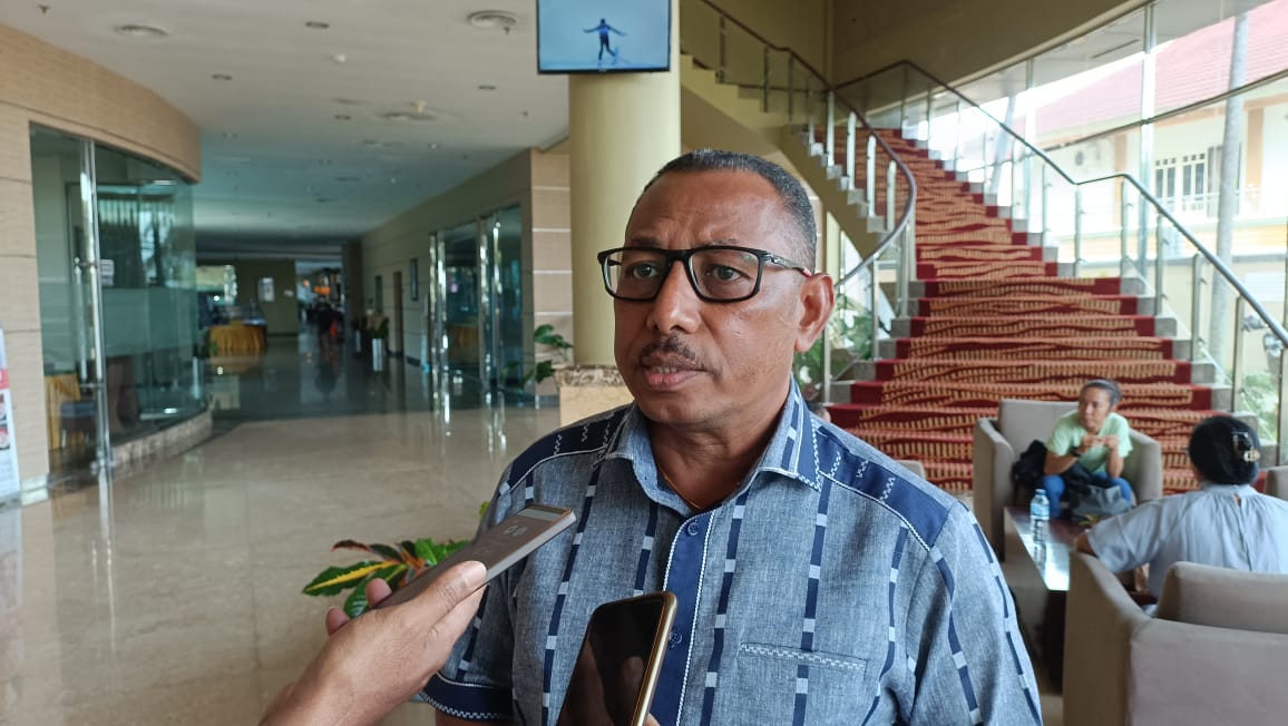 Kepala Kantor wilayah Kementerian Hukum dan HAM Provinsi Papua, Antonius M.Ayorbaba – Surya Papua/Yulianus Bwariat