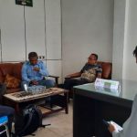 Deputi General Manager Humas PPA MGT, Daniel Sim Ayomi sedang bicara dalam pertemuan – Surya Papua/Yulianus Bwariat