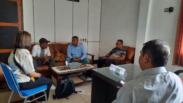 Pertemuan antara Deputi General Manager Humas PPA MGT, Daniel Sim Ayomi bersama staf humas dan Pemred Surya Papua/Frans Kobun