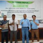Foto bersama usai pertemuan di Kantor Korindo Cabang Merauke – Surya Papua/Yulianus Bwariat