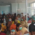 Nakes dan karyawan di RSUD Merauke usai melakukan pertemuan bersama Bupati Merauke, Romanus Mbaraka – Surya Papua/Frans Kobun