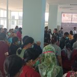 Ratusan nakes dan karyawan di RSUD Merauke saat sedang mendengar arahan Bupati Merauke, Romanus Mbaraka – Surya Papua/Frans Kobun