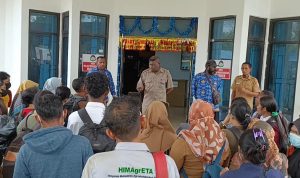 Puluhan guru yang telah dinyatakan lulus P3K mendatangi Kantor BKD Kabupaten Merauke – Surya Papua/Yulianus Bwariat