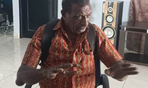 Tokoh Adat Malind dari Golongan Sozom, Johanes Mbindawa Mahuze – Surya Papua/Frans Kobun