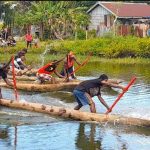 Lomba dayung tradisional yang berlangsung di lokasi pemancingan Gudang Arang – Surya Papua/Hendrik Resi
